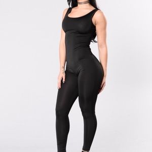 🎉NWT Fashion Nova Black Jumpsuit🎉